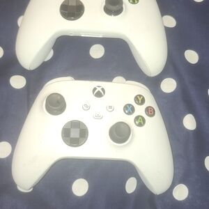 Microsoft White Wireless Controller Set